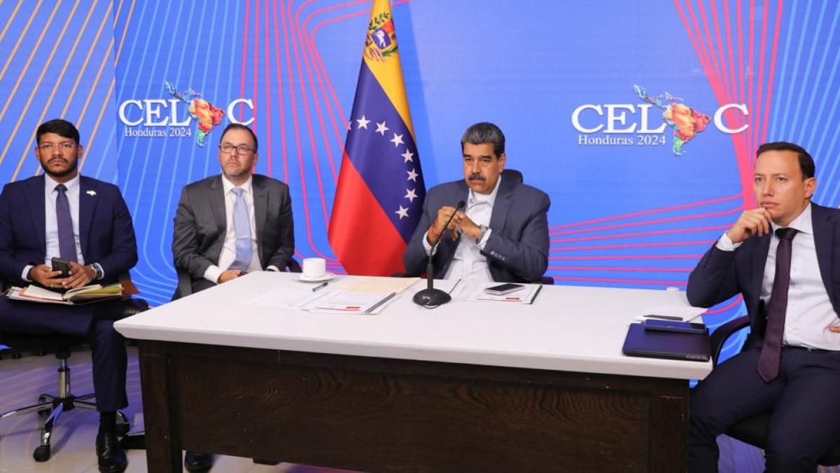 Nicolás Maduro ordena cierre de Embajada de Venezuela en Ecuador en apoyo a México