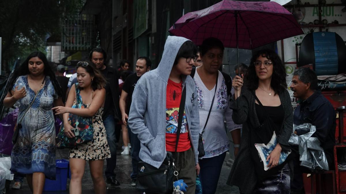 ¡No guardes el paraguas! Se esperan fuertes lluvias en 8 entidades; en CDMX, sigue calor