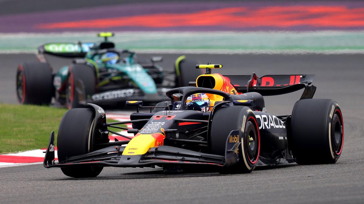 F1 | Checo Pérez termina tercero el Gran Premio de China; Max Verstappen gana por primera vez el circuito