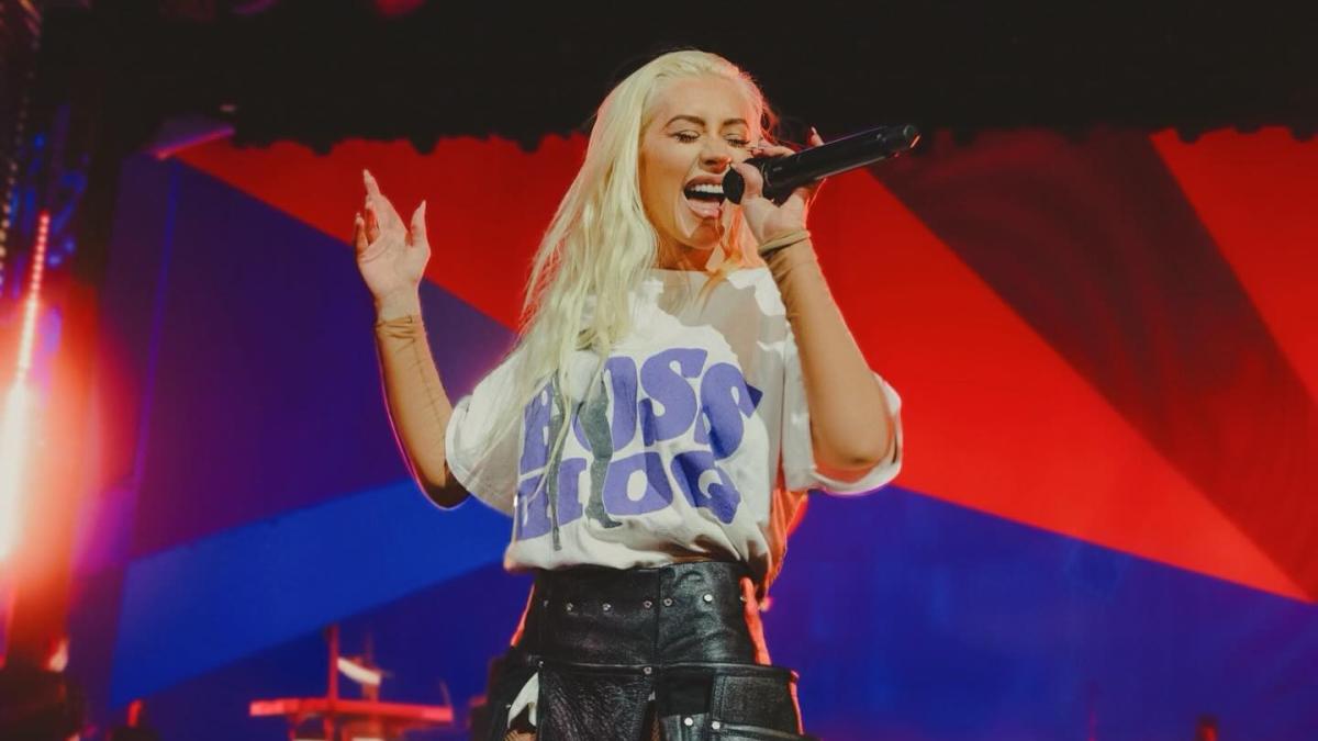 Christina Aguilera cantó en español en la Feria de San Marcos (VIDEOS)