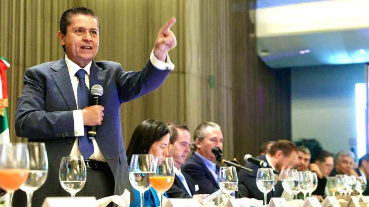 El servidor público debe sumar, no dividir, destaca Giovani Gutiérrez ante empresarios