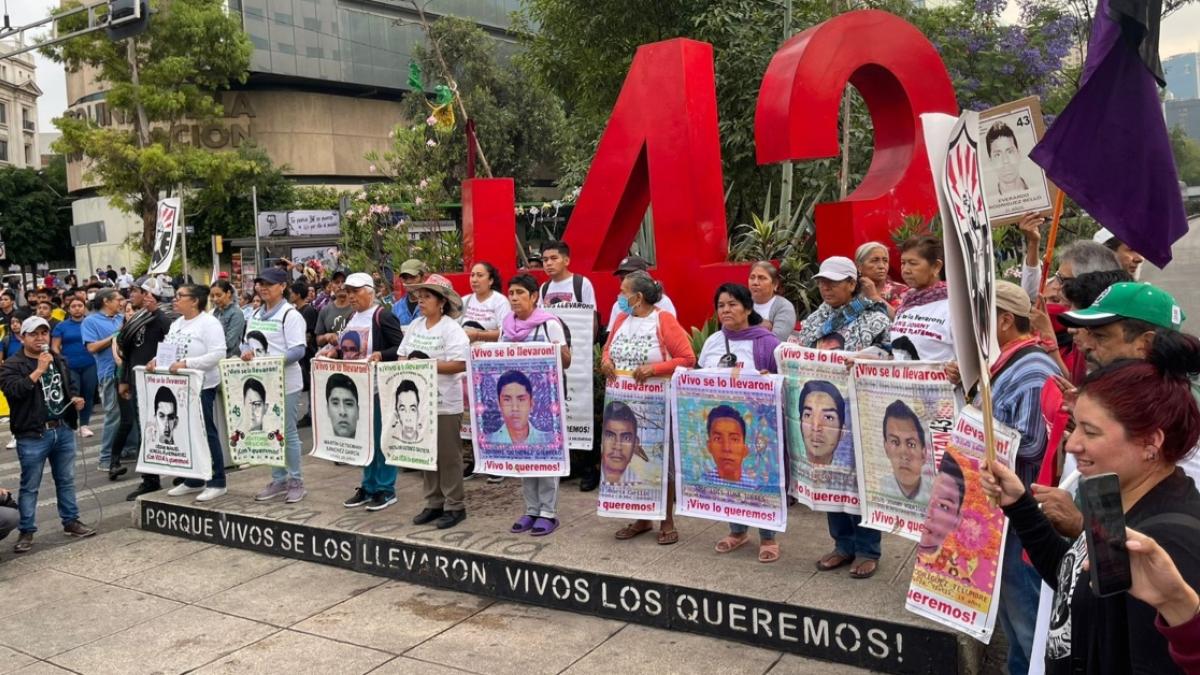 Padres de los 43 normalistas de Ayotzinapa exigen reunión antes de elecciones: rechazan Ley de Amnistía para el caso