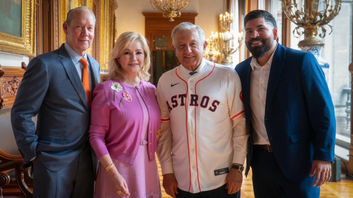 AMLO se reúne con equipos de béisbol de EU