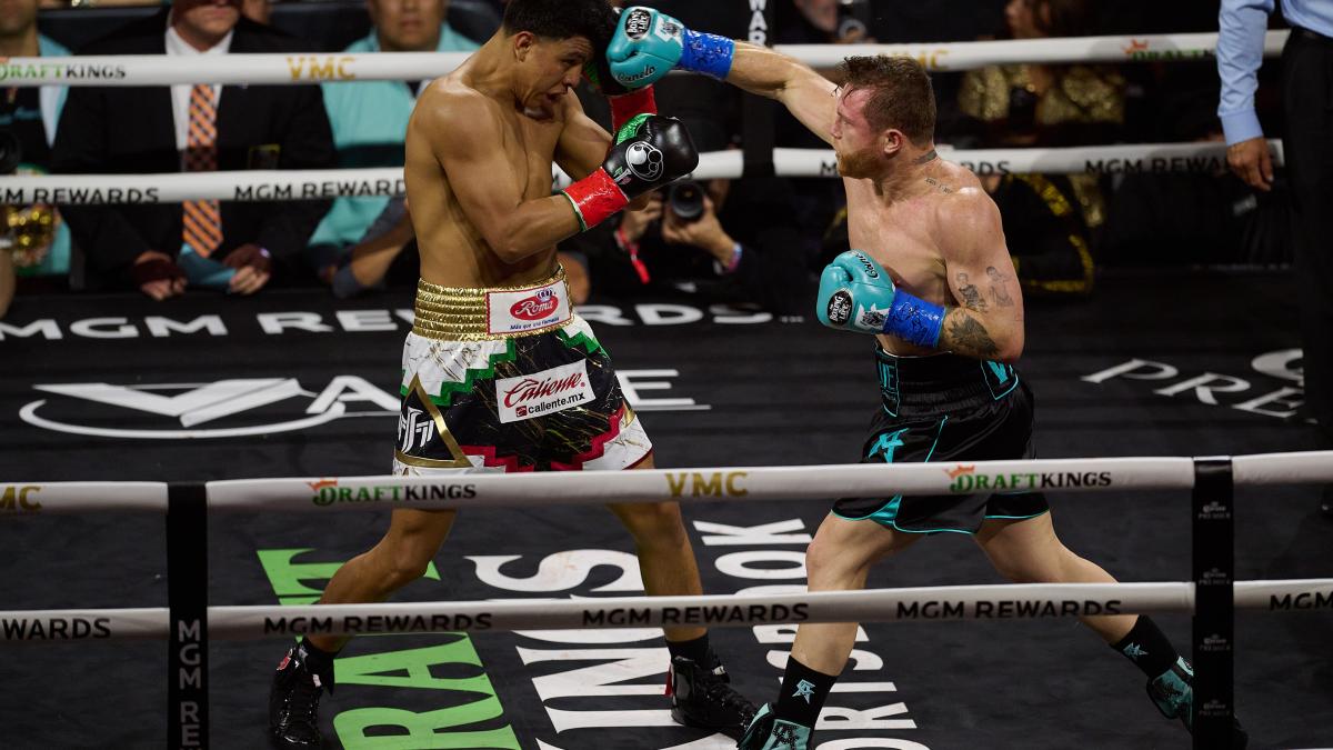 Canelo Álvarez vence a Jaime Munguía y sigue siendo el rey de los supermedianos