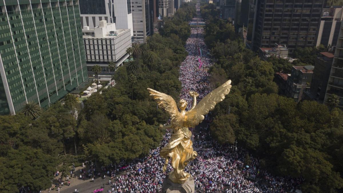 Marea Rosa: Grupos de la sociedad civil marchan por la democracia en CDMX; sigue el minuto a minuto