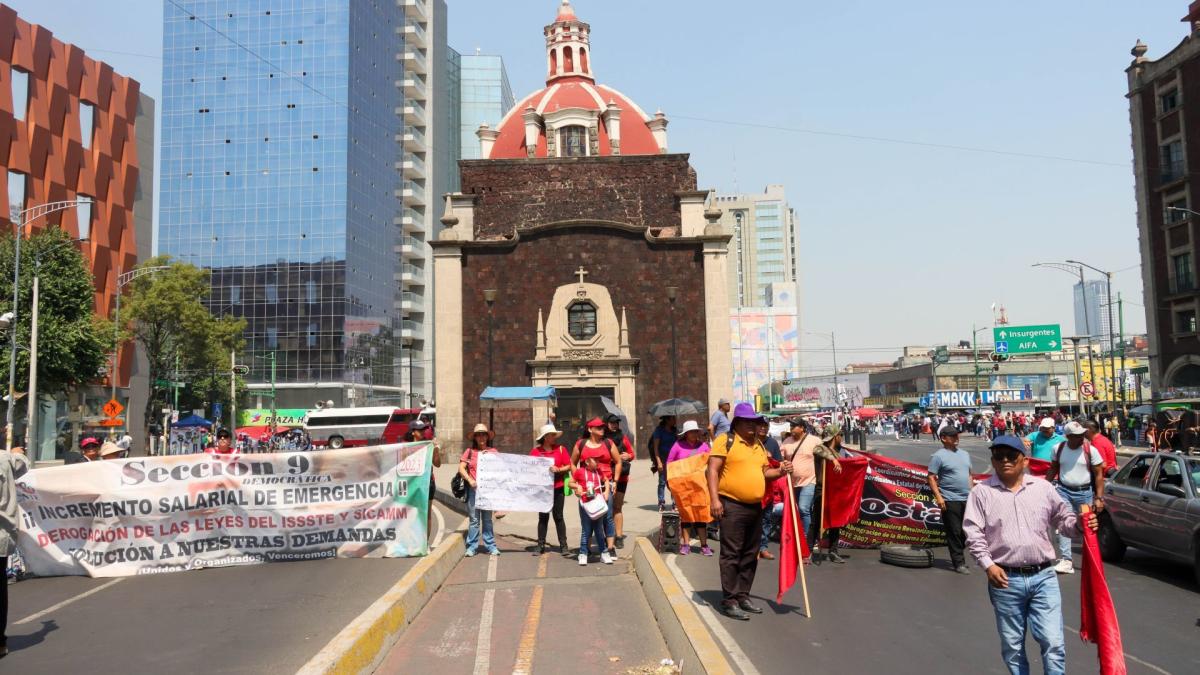 Integrantes de la CNTE realizan mitin en Bucareli: así afectan la circulación