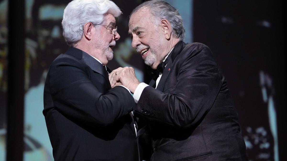 George Lucas recibe la Palma de Oro de Honor de Cannes de parte de Francis Ford Coppola