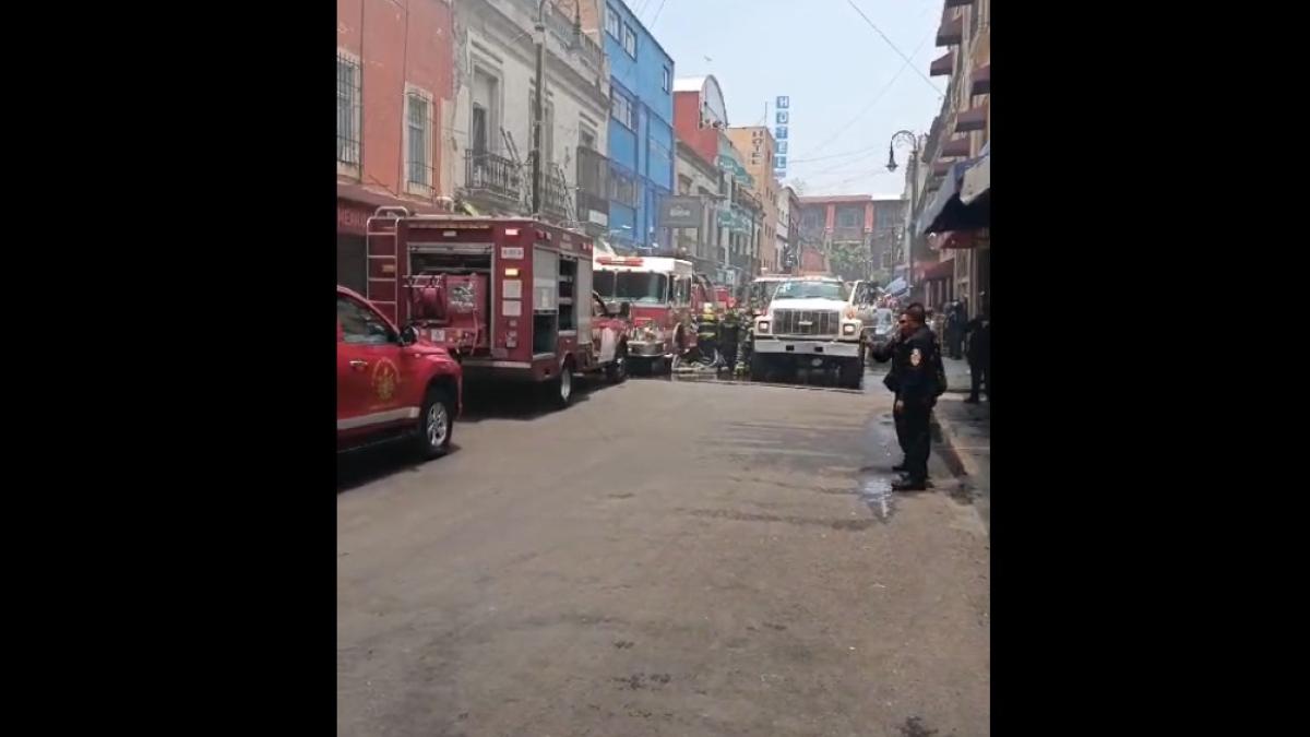 Se registra incendio en inmueble del Centro; bomberos atienden el siniestro | VIDEO