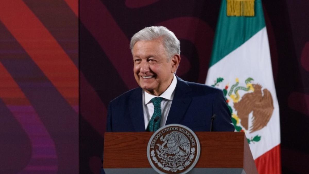 AMLO presenta declaración patrimonial; este es el salario que recibió