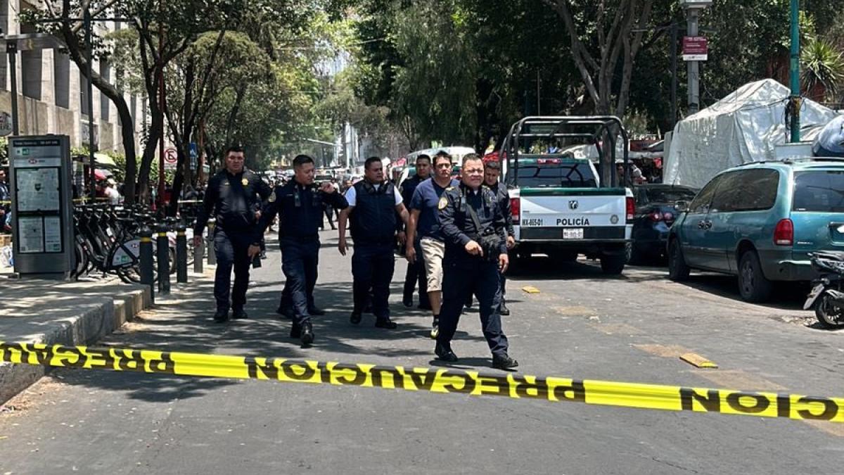 Asesinan a hombre a puñaladas en tianguis cerca de Metro Balderas