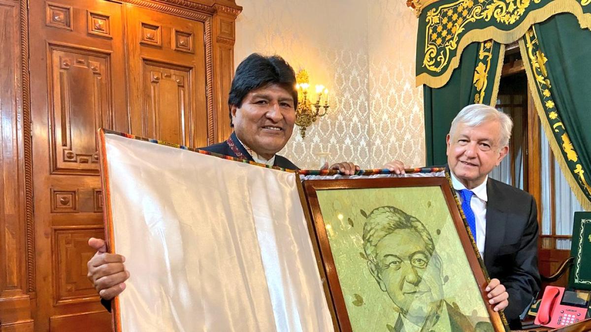 Evo Morales anuncia llegada a México "para acompañar a nuestras hermanas y hermanos mexicanos"