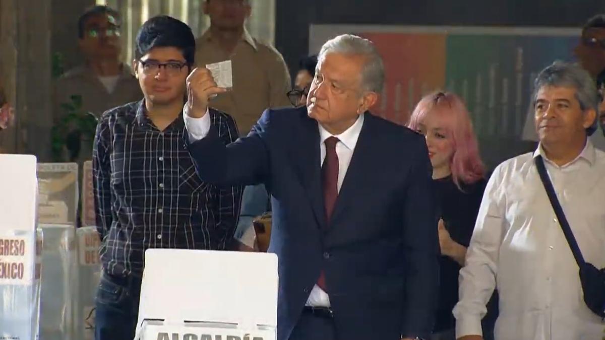 AMLO: En la democracia verdadera es el pueblo el que manda; todo lo demás es accesorio