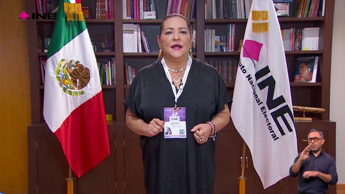 Le reclaman a Guadalupe Taddei, presidenta del INE, por saltarse la fila para votar: 'No se formó' | VIDEO