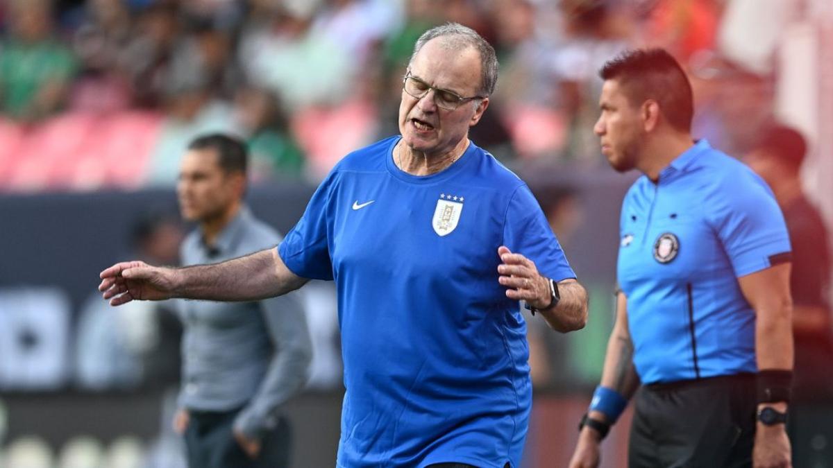 Marcelo Bielsa le da cátedra a Jaime Lozano en el campo y en la conferencia con doloroso comentario