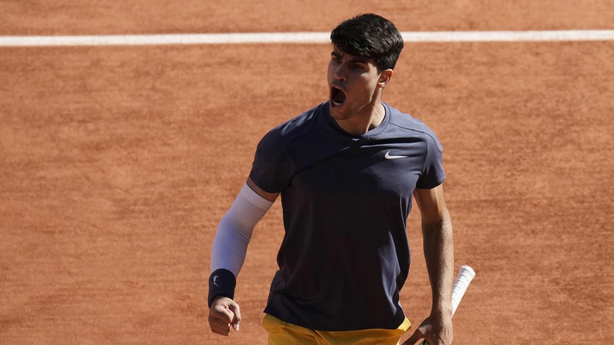 Roland Garros | Carlos Alcaraz vence a Jannik Sinner y llega a su tercera final de Grand Slam