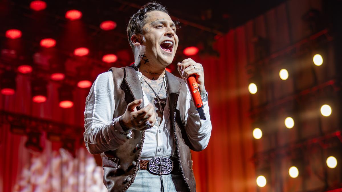 Christian Nodal debuta en el Auditorio Nacional, entre el amor y el desamor