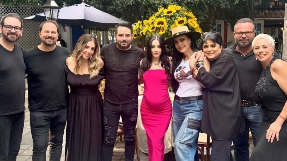 Critican el baby shower de José Eduardo Derbez y Paola Dalay: 'parece funeral'