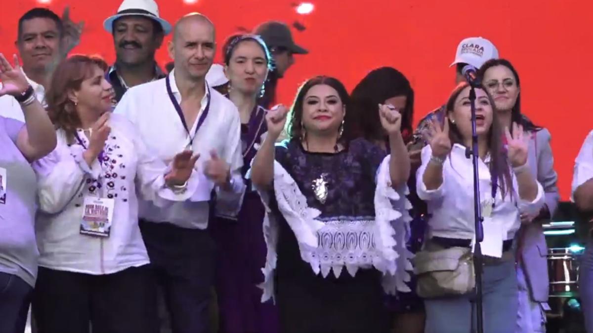 Así se vive el Gran Baile de la Victoria con Clara Brugada en el Monumento a la Revolución