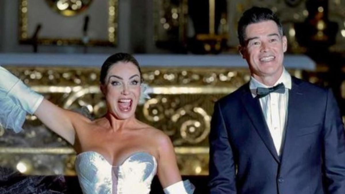 Critican a Carmen Muñoz por su peculiar vestido de novia: 'era boda, no sesión de OnlyFans' (FOTOS)