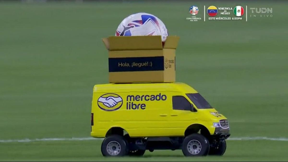 Copa América 2024 | Carrito de control remoto entrega el balón previo al México vs Jamaica