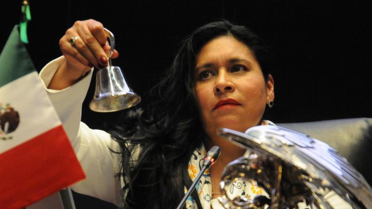 Ana Lilia Rivera celebra liberación de Assange y defiende libertad de expresión