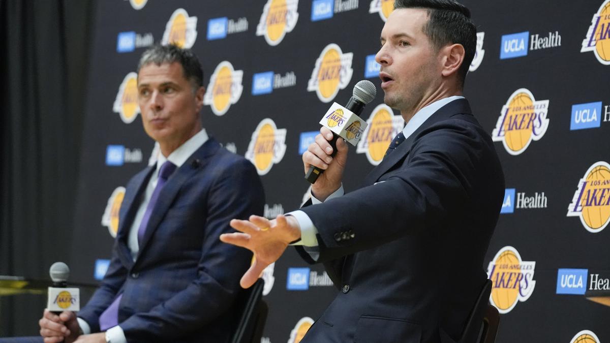 Coach de Lakers cierra podcast para enfocarse en su nuevo equipo