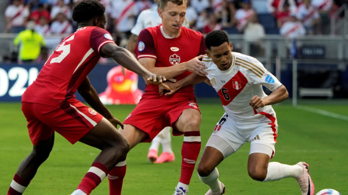 Shock en la Copa América: Árbitro del Perú vs Canadá se desmaya en pleno partido por golpe de calor