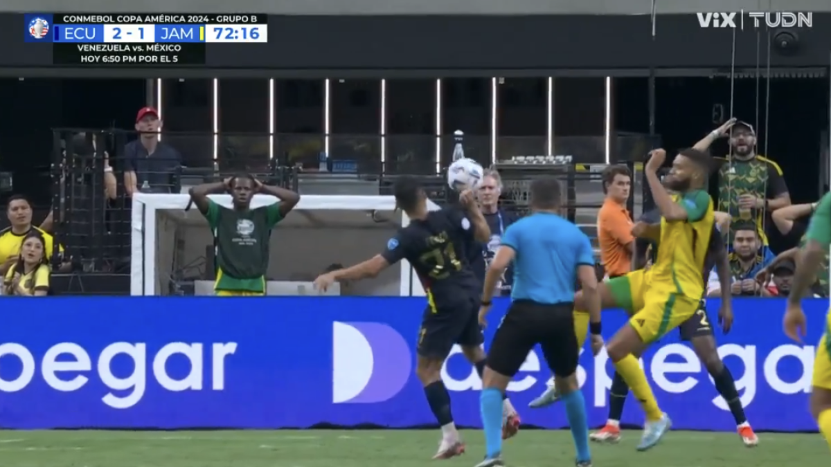 ​Copa América 2024 | La increíble mano que no fue marcada como penalti para Jamaica contra Ecuador (VIDEO)