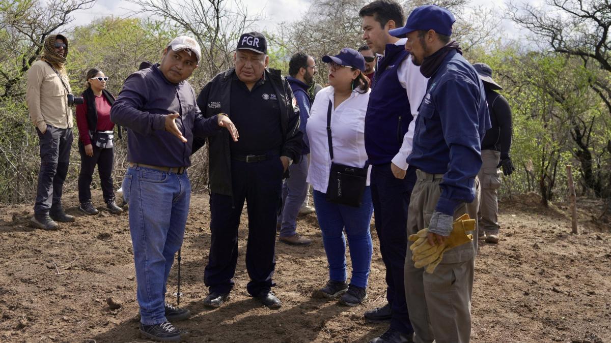 Gobierno federal despliega operativo en Iguala para encontrar indicios de los 43 normalistas