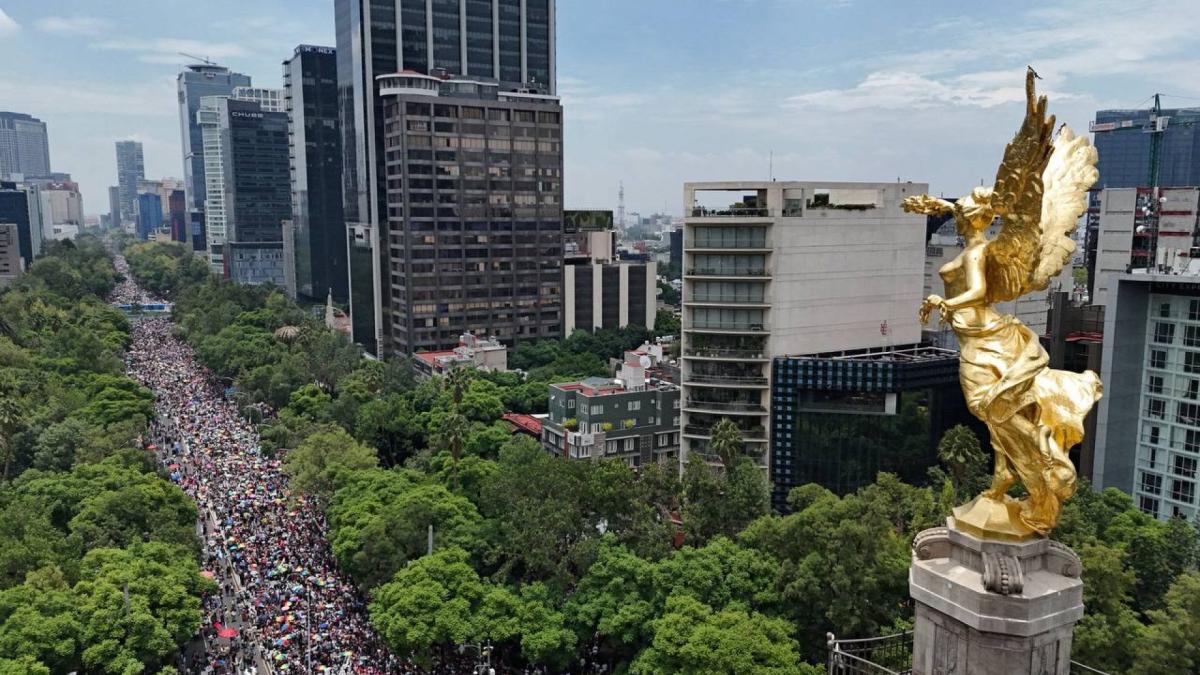 Asisten 260 mil personas a la marcha LGBT en CDMX
