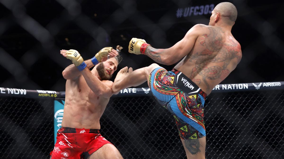 UFC 303 | Alex Pereira se impone con descomunal patada en el rostro a Jiří Procházka en el segundo round