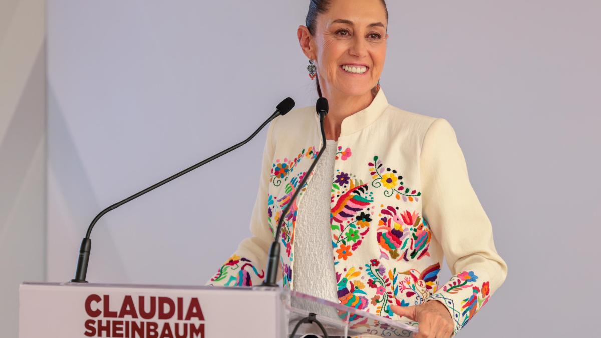 Claudia Sheinbaum presenta redacción oficial de reformas constitucionales para la no reelección, becas a estudiantes y apoyo a mujeres de 60 a 64 años