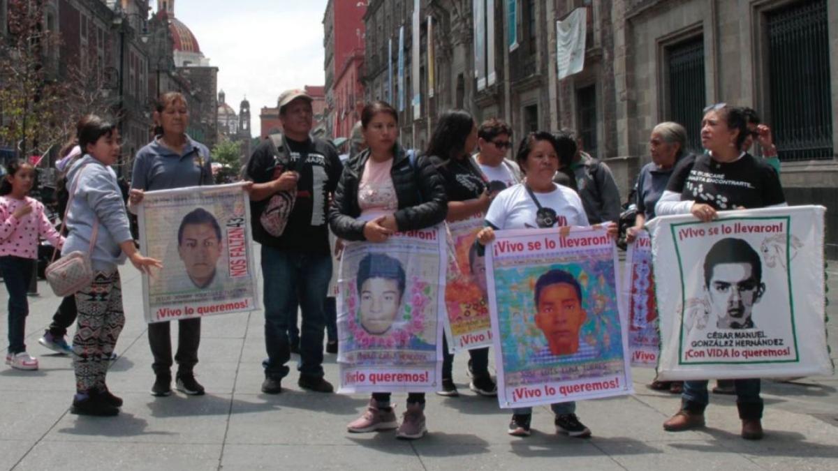 AMLO alista reunión para hablar con "la verdad" a padres de normalistas de Ayotzinapa