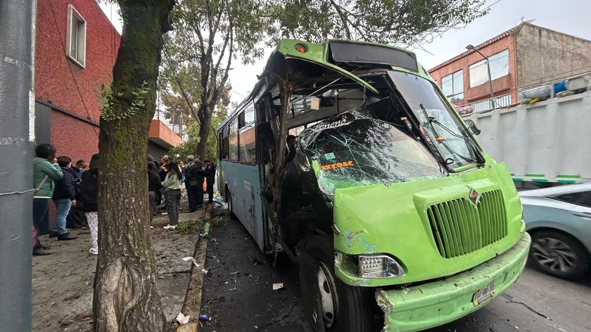 Camión choca en Álvaro Obregón y deja al menos 15 lesionados