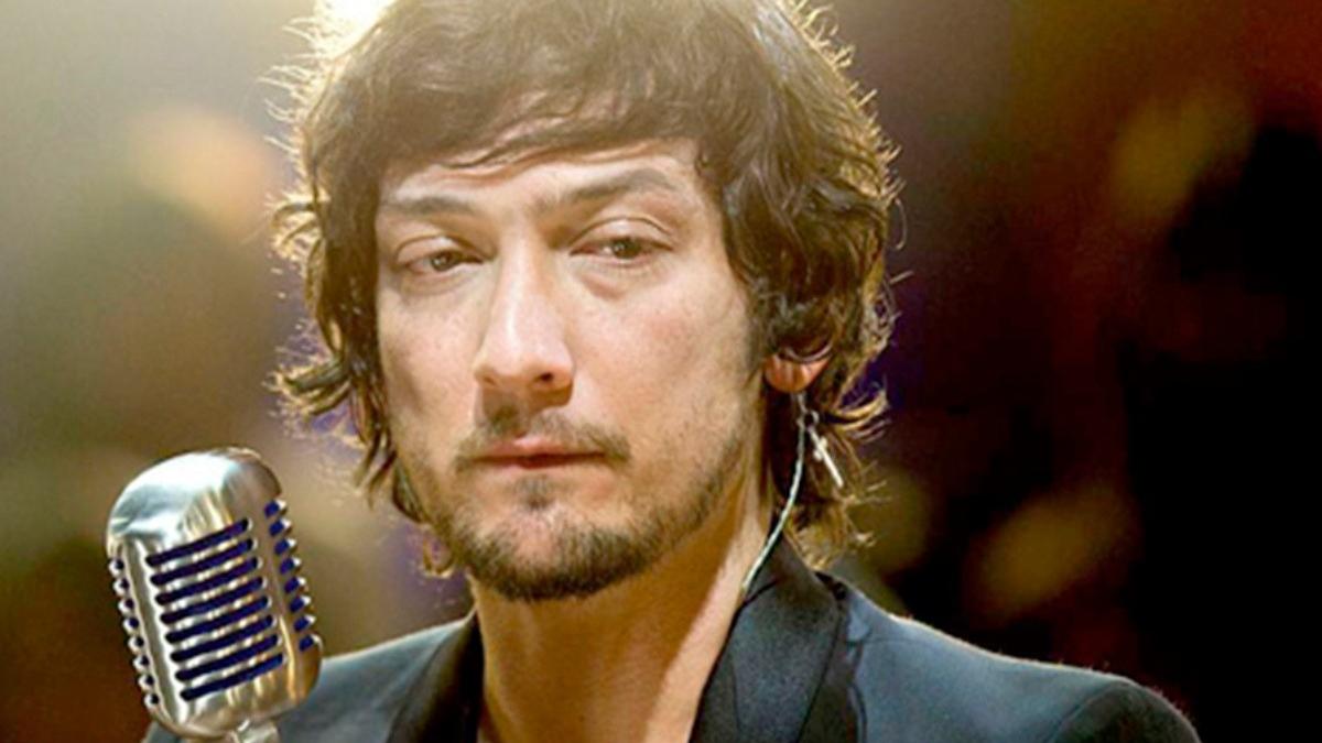 León Larregui pierde su cartera y pide ayuda para recuperarla; fans lo apoyan y le dedicán MEMES