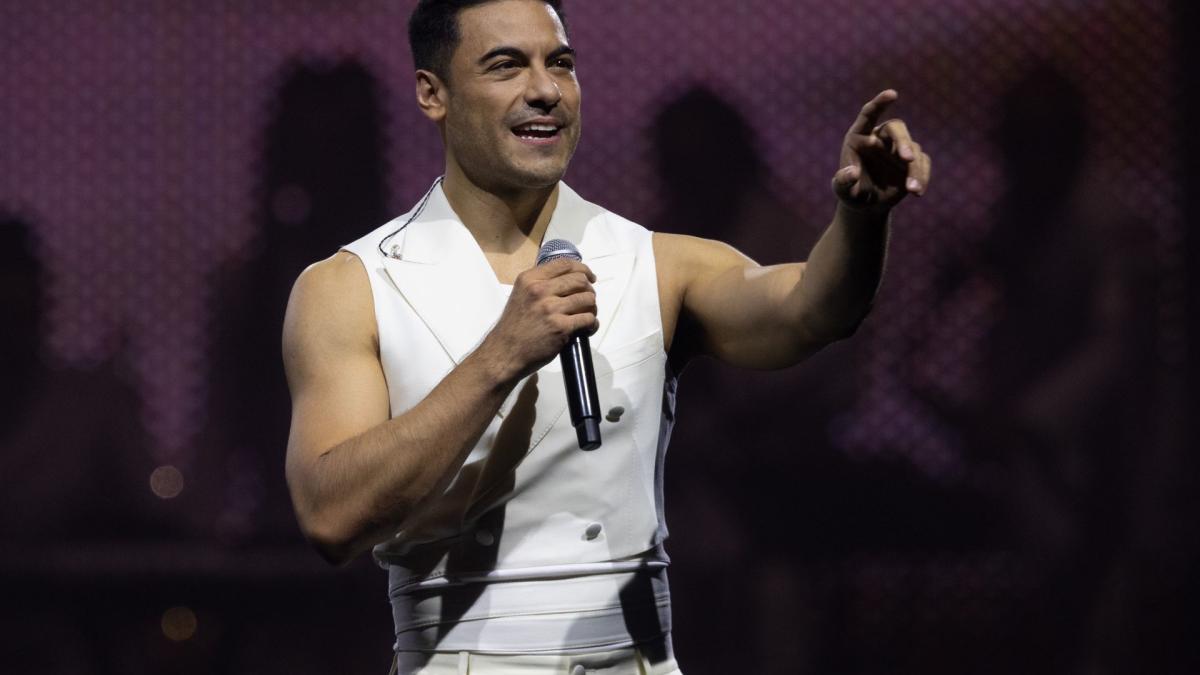 Carlos Rivera celebra 20 años de carrera con un concierto nostálgico | VIDEO