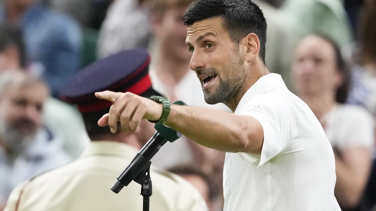 Wimbledon 2024 | Djokovic interrumpe partido por ir al baño y a su regreso se enfrenta a la afición