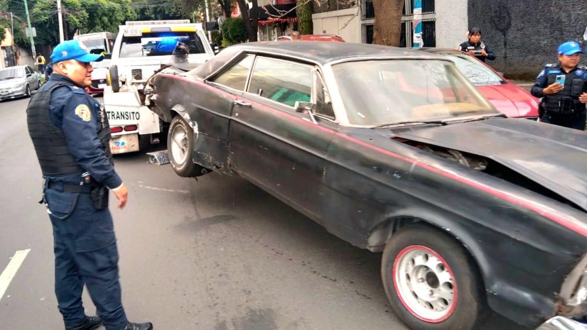 Logra Coyoacán retiro de casi 3 mil autos chatarra