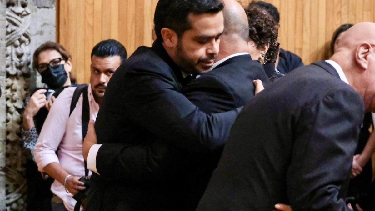 Jorge Álvarez Máynez y Enrique Alfaro se reencuentran en homenaje póstumo a su padre