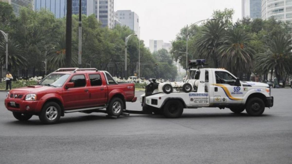 ¿Se lo llevó la grúa? Así puedes sacar tu auto del corralón en CDMX