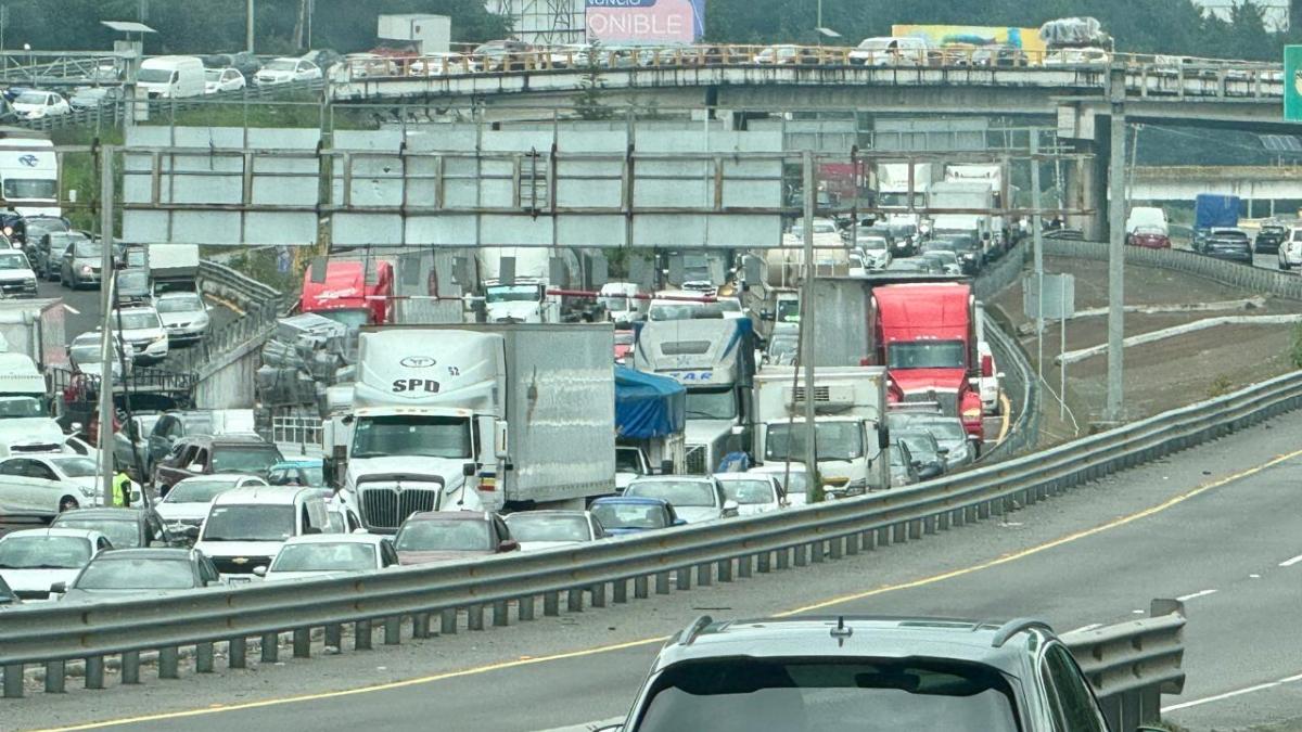 ¿Por qué está cerrada la carretera México - Toluca?