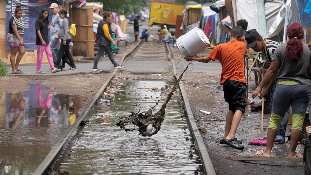 Hoteles y casas particulares hacen negocio con migrantes