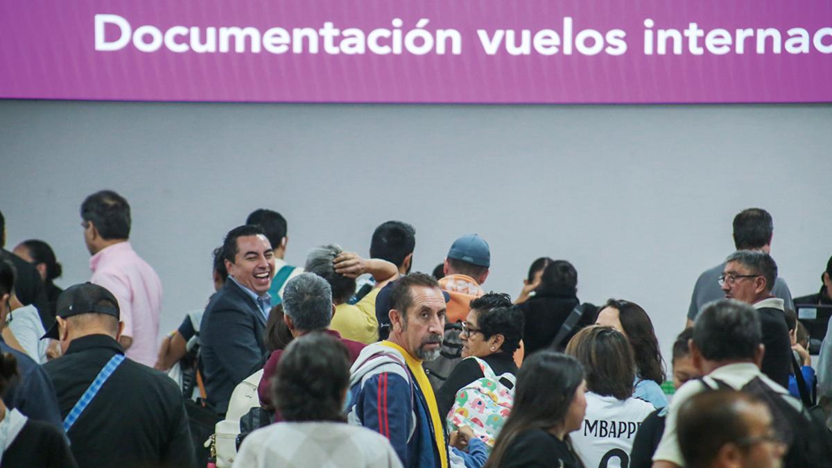 Aquí, 75 vuelos fueron cancelados y en cruce fronterizo reinó el caos