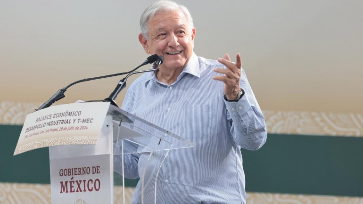 AMLO afirma que la oposición sigue despistada, 'por eso se sigue llevando la transformación del país'