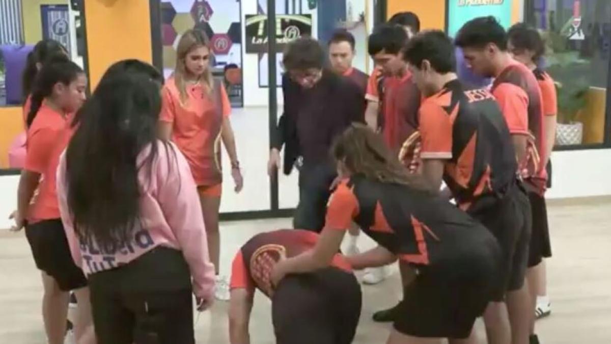 Alumno de 'La Academia 2024' se desmaya en VIVO ¿real o actuado? | VIDEO