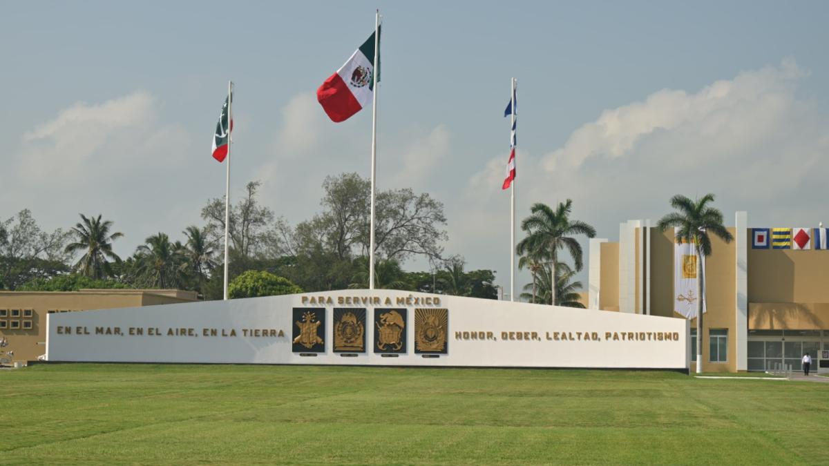 Semar realiza ceremonia de graduación de 166 guardiamarinas de la Heroica Escuela Naval Militar