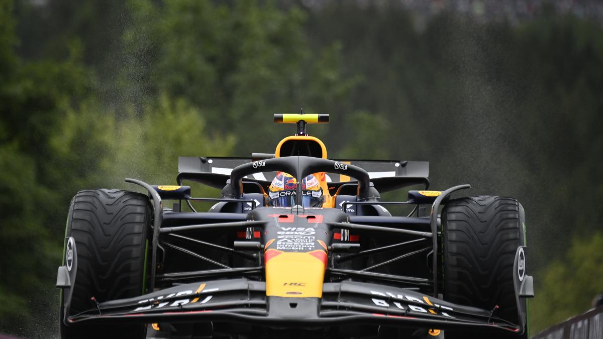 F1: Checo Pérez saldrá segundo en el Gran Premio de Bélgica; Charles Leclerc tiene la pole y Verstappen penalizado