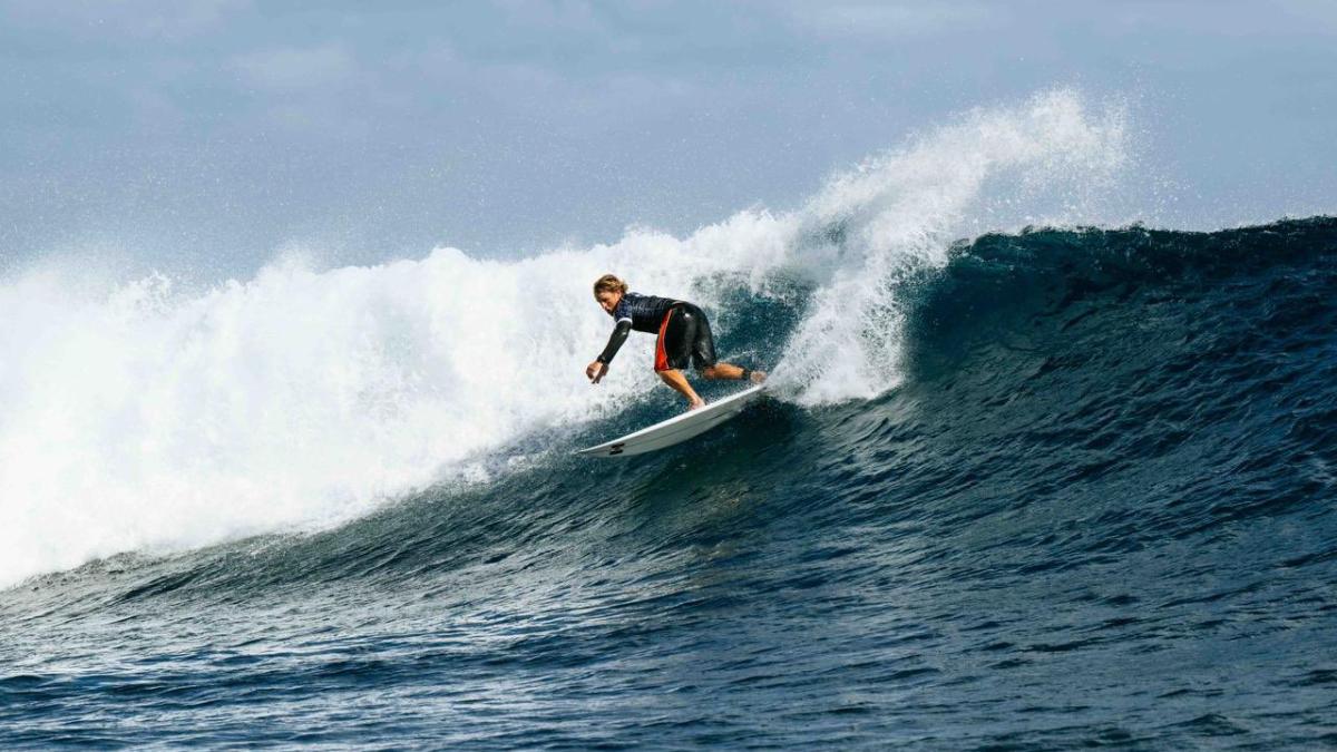 París 2024: Alan Cleland clasifica a segunda ronda luego de brillante participación en surf