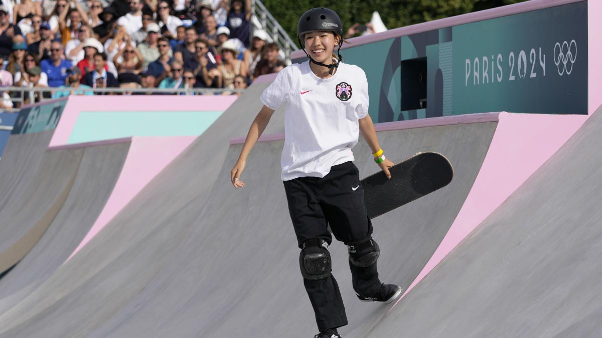 París 2024: Coco Yoshizawa, la joven medallista de oro de 14 años en el skateboarding