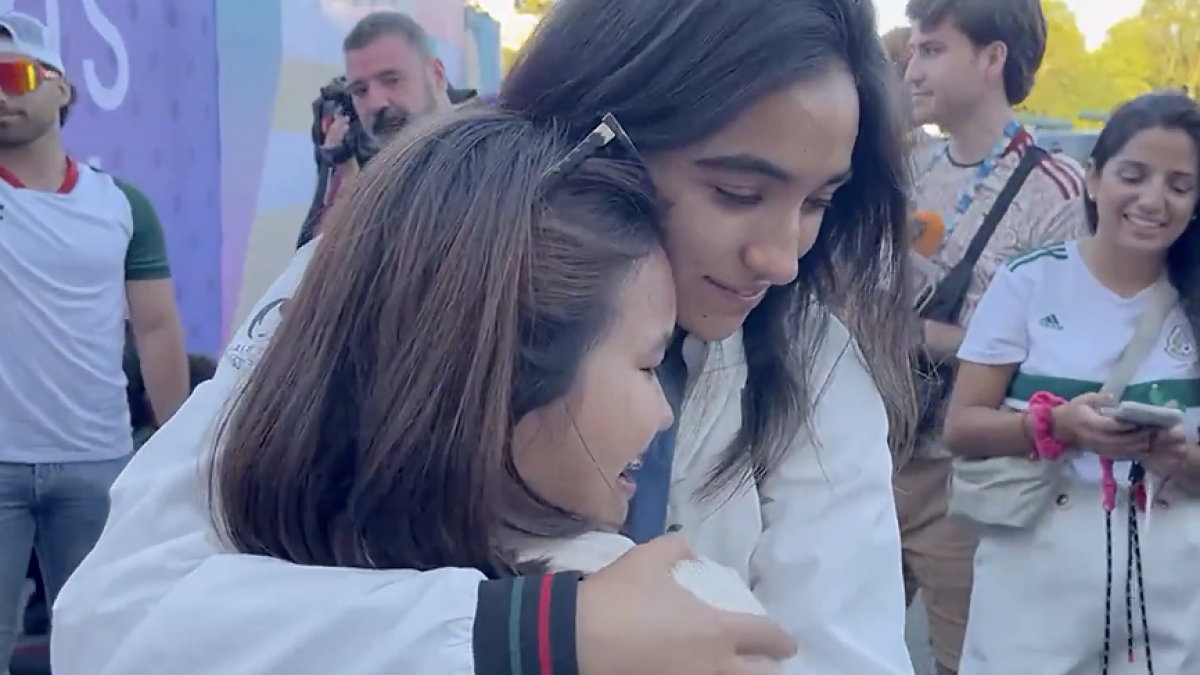 París 2024: Ana Paula Vázquez y un tierno momento al conocer a fan que viajó desde Filipinas para conocerla (VIDEO)